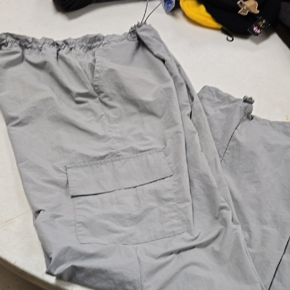 Gray Cargo Pants with Elastic Waistband and Relaxed Fit